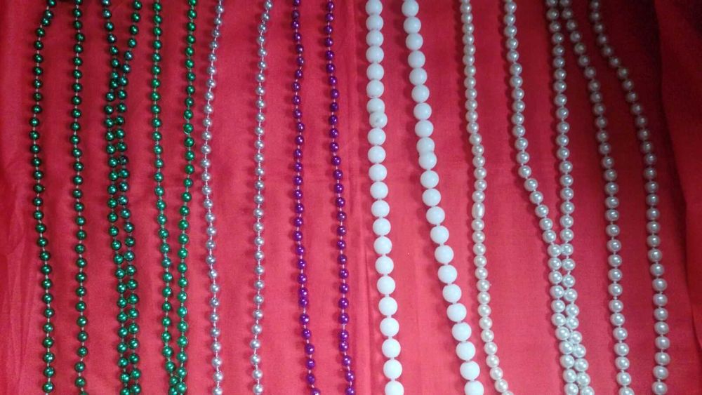 Бусы, сережки. Бижутерия..