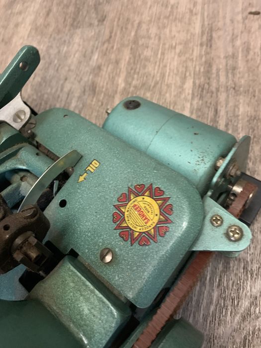 Продам оверлок на запчастини