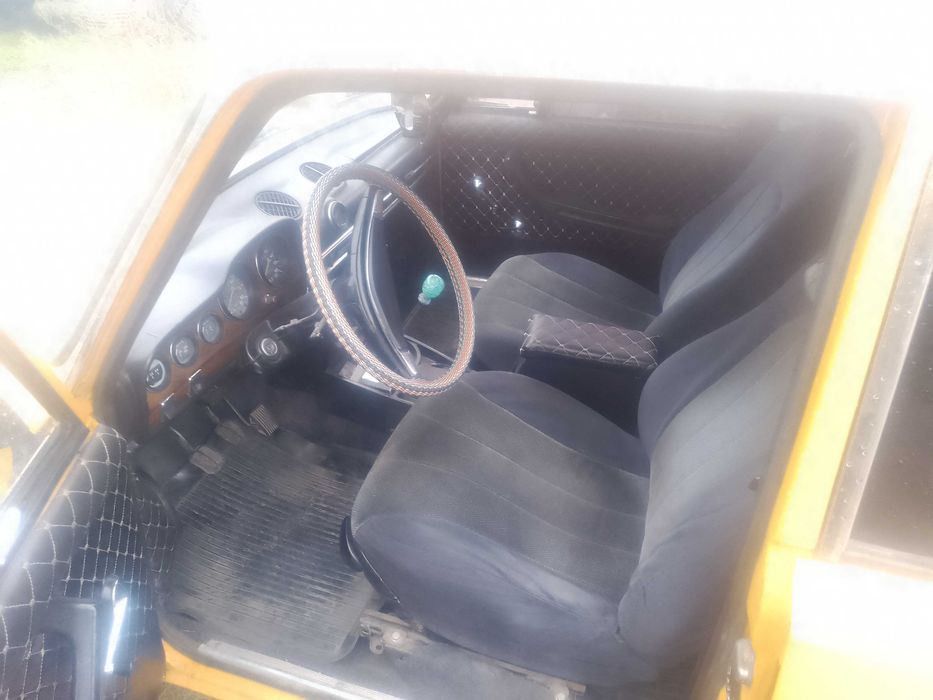 Автомобіль ВАЗ 2103
