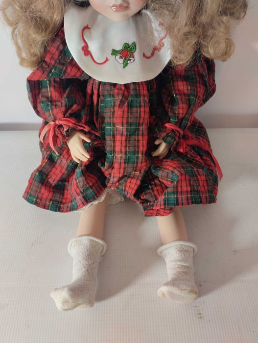 Lalka Porcelanowa Siedząca