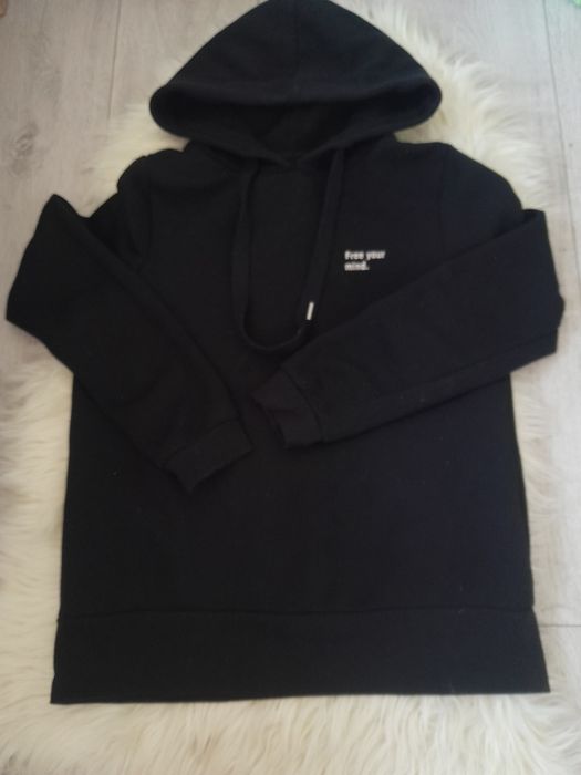 Czarna bluza z kapturem