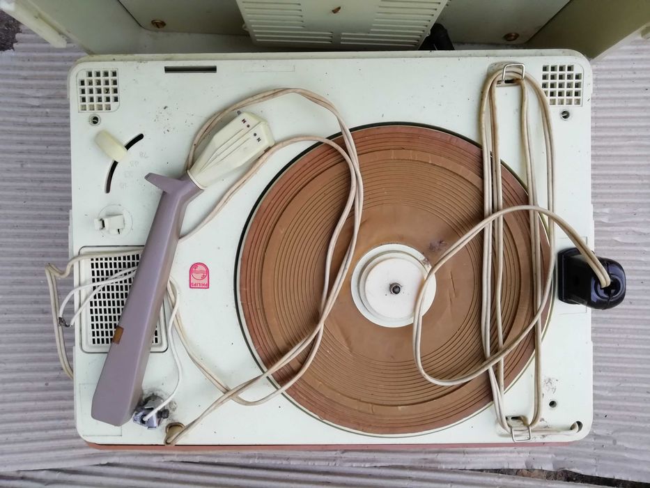 Gira-discos Philips + CD Player Pioneer + DVD Sanyo