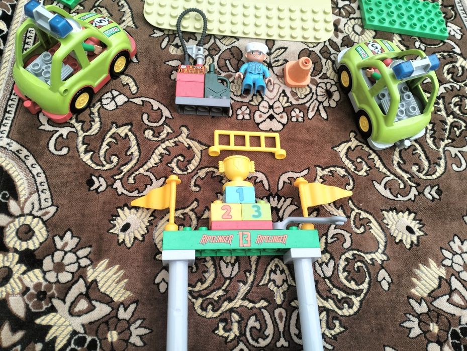 Набір Lego Duplo city гонки+2 контейнера( оригінал)