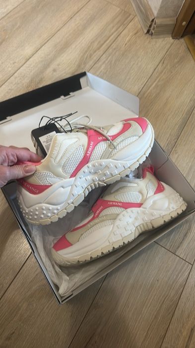 продам кросівки Armani