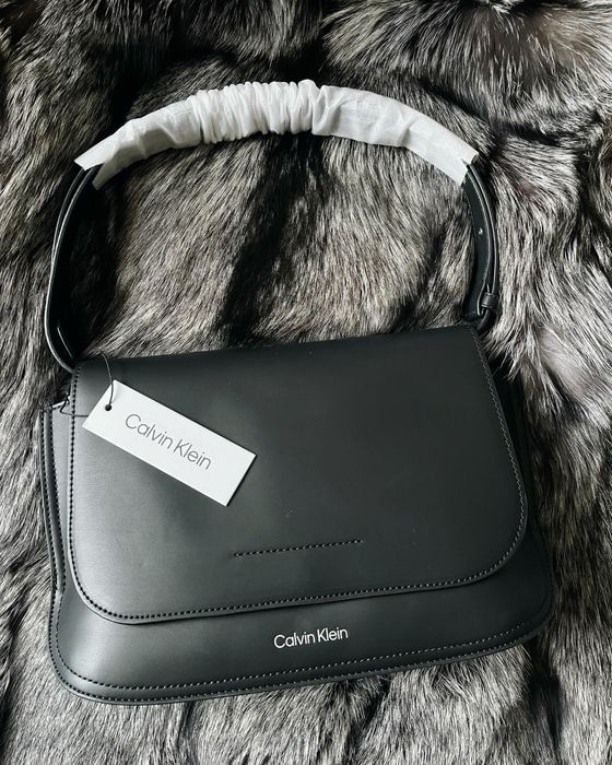Сумка Calvin Klein сумка-багет оригінал