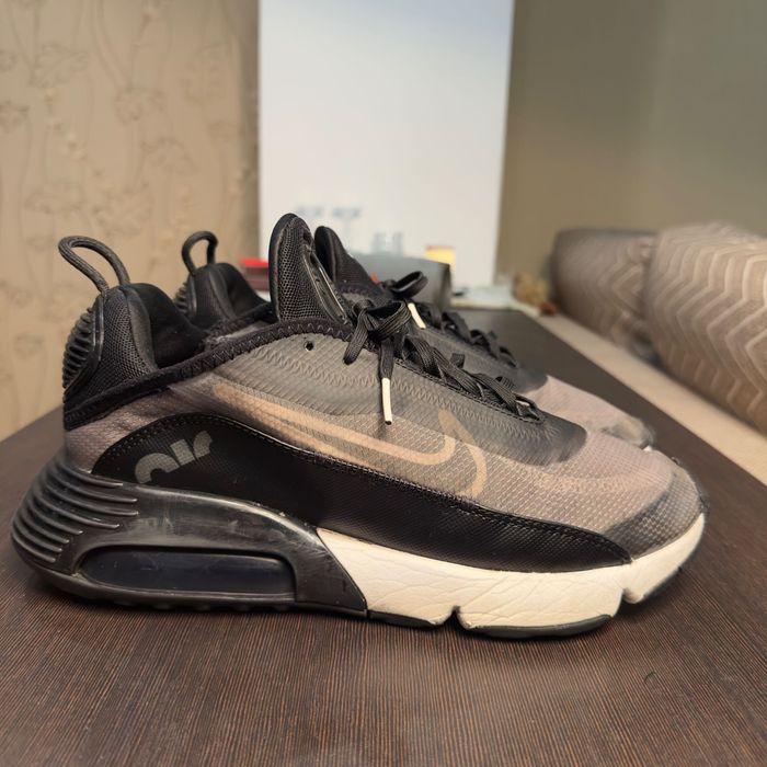 Оригінальні кросівки Nike Air Max 2090