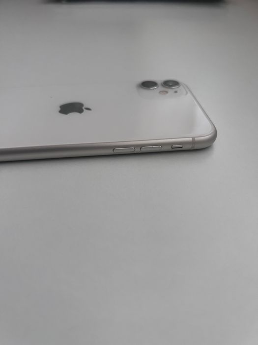 Iphone 11 branco com 64Gb, recondicionado.