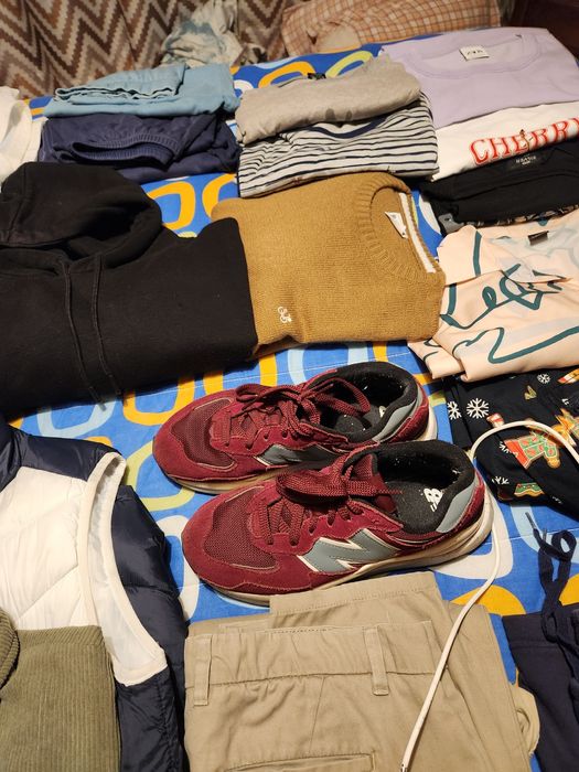 Lote de 25 peças de roupa masculina(tamanho M e L)+ sapatilhas