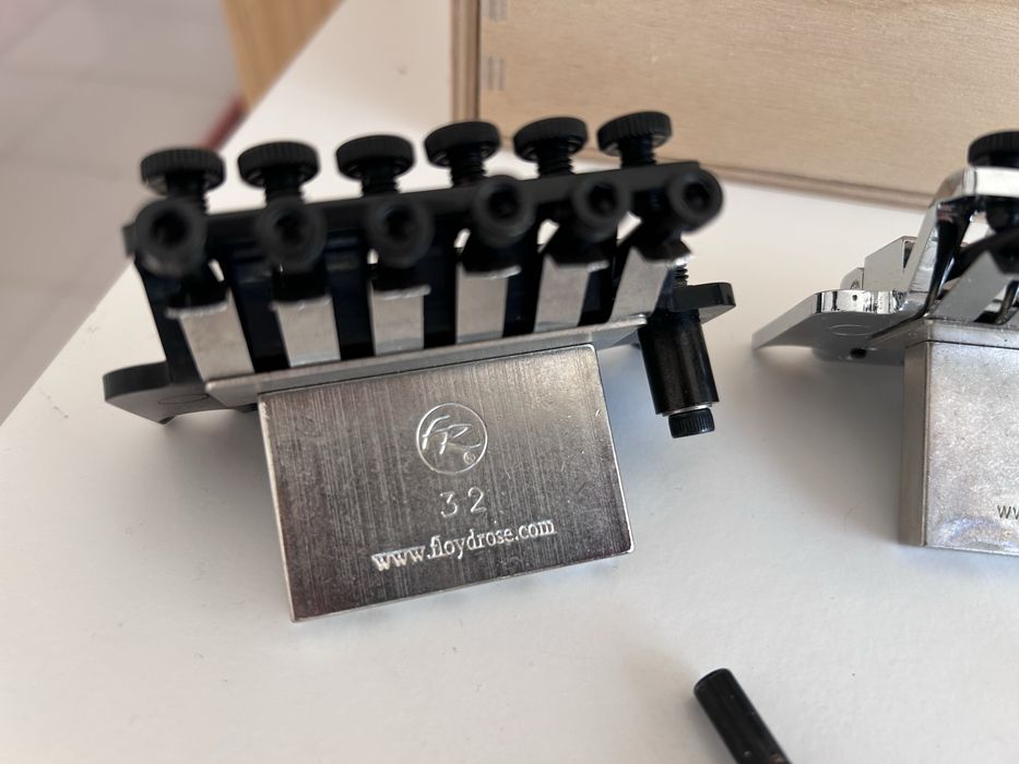 Floyd Rose 1000 - Preto e Prateado