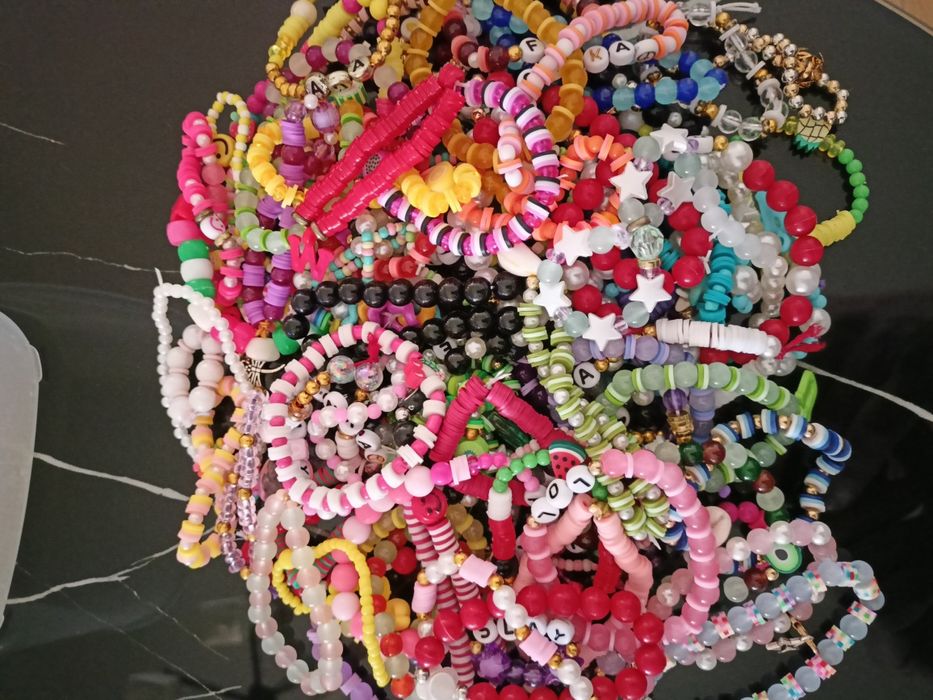 Bransoletki i bryloki do telefonu