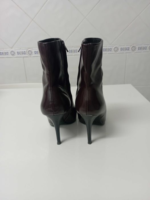 Botas Zara Bordô