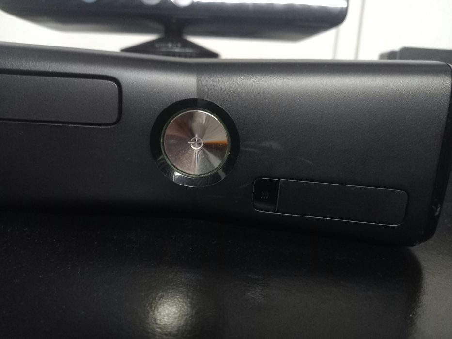 Xbox 360 completo com Kinect e jogos