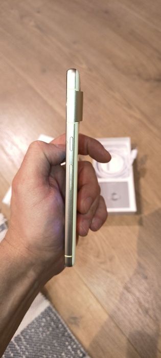 Telefon Google Pixel 7 od emerytki w stanie bardzo dobrym