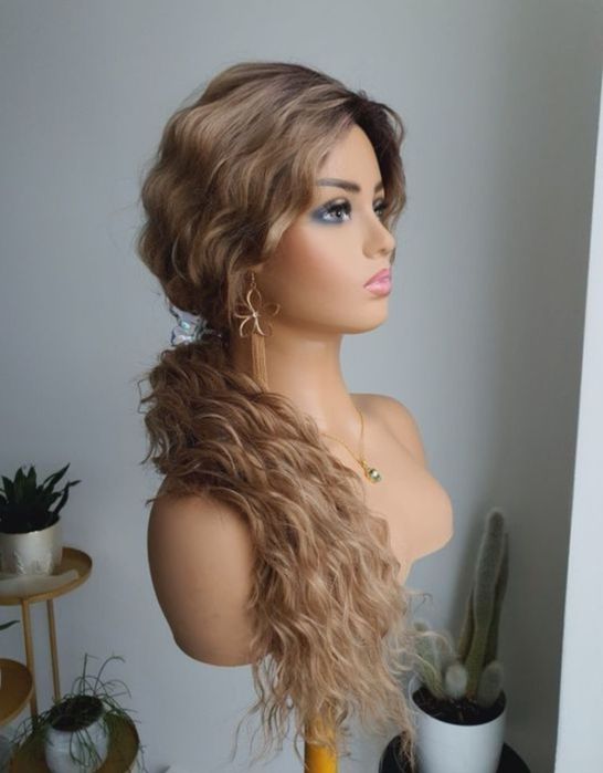 Peruka fale loki blond z odrostem 3DNowa peruka wykonana z wysokiej ja