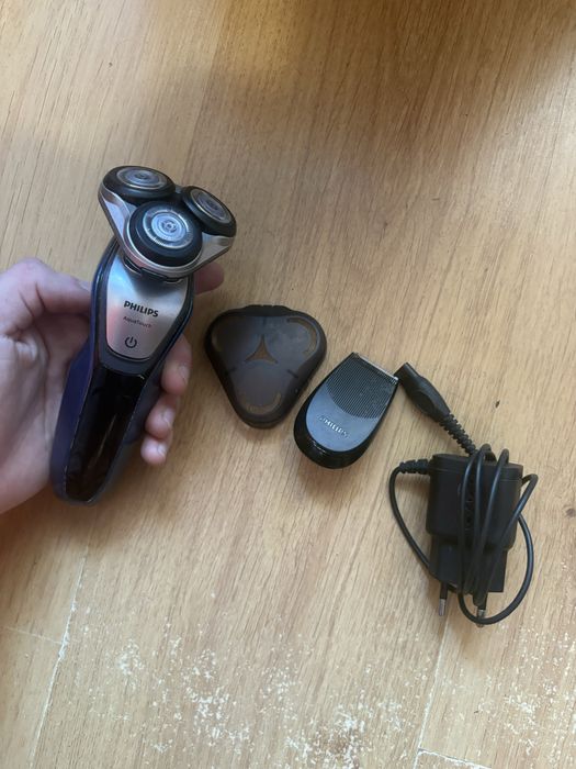 Електробритва Philips AquaTouch + тример (робоча, під заміну лез)