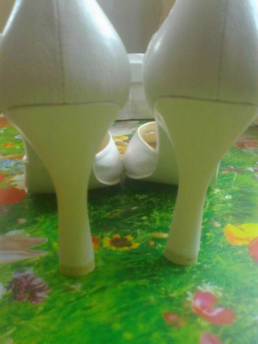 Buty białe ślubne
