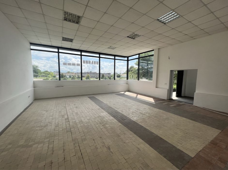 Продам комерційне приміщення Галич, центральна Площа ЖД Вокзалу