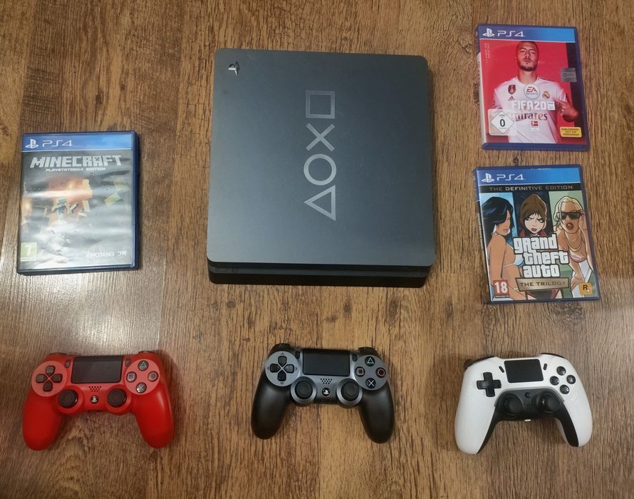 PS4 Slim Days Of Play 12.50 3x Pad Minecraft GTA Fifa 20