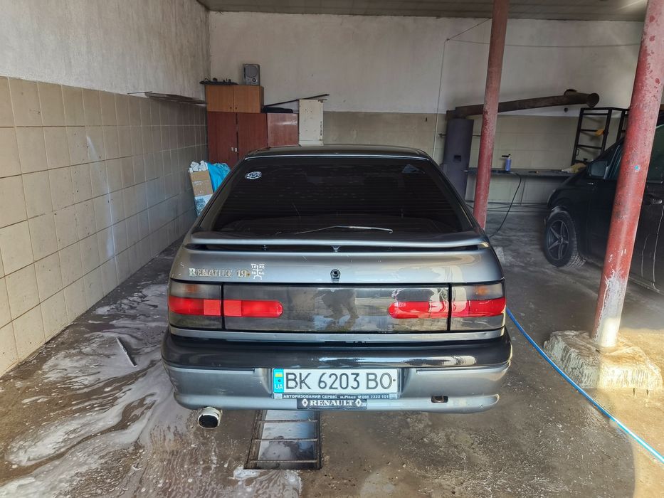 Обміняю Renault 19 на ваше Авто або на  Мото з вашою доплатою або з моєю доплатою