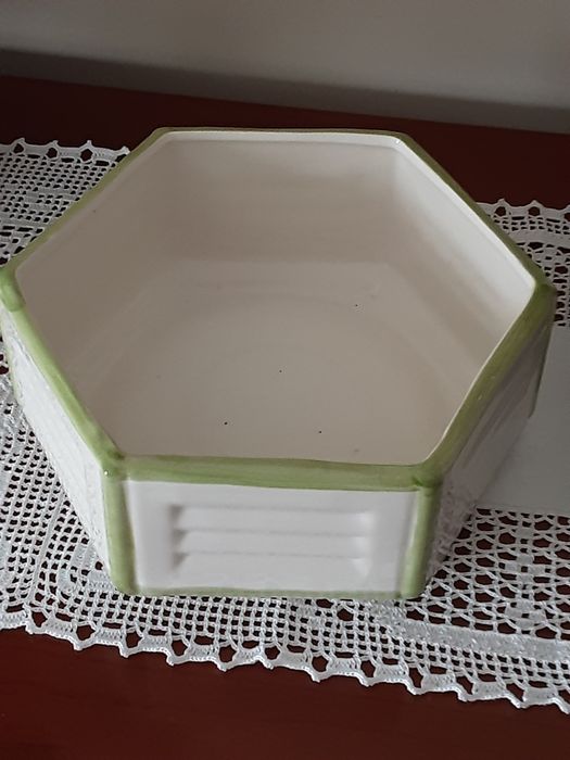 Floreira ou fruteira  hexagonal em cerâmica