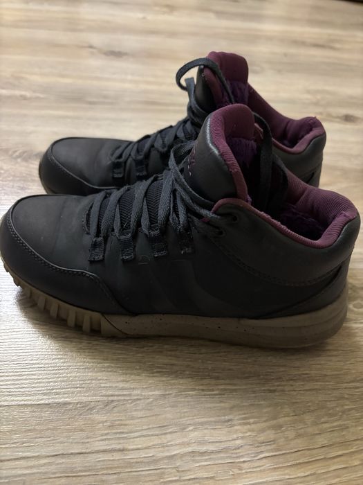 Кросівки зимові жіночі