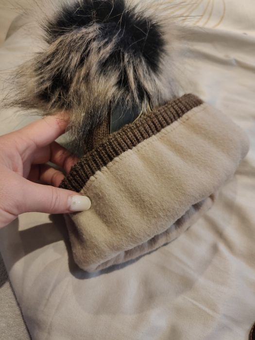 Brązowa czapka z pomponem