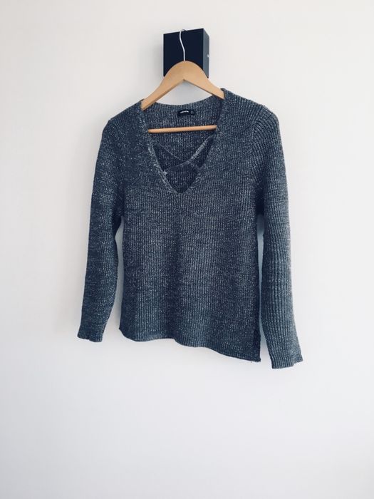 Sweter szary basic grafit Stradivarius dekolt paski