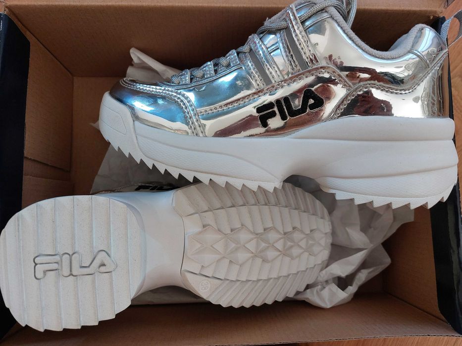 Sneakersy srebrne Fila 38