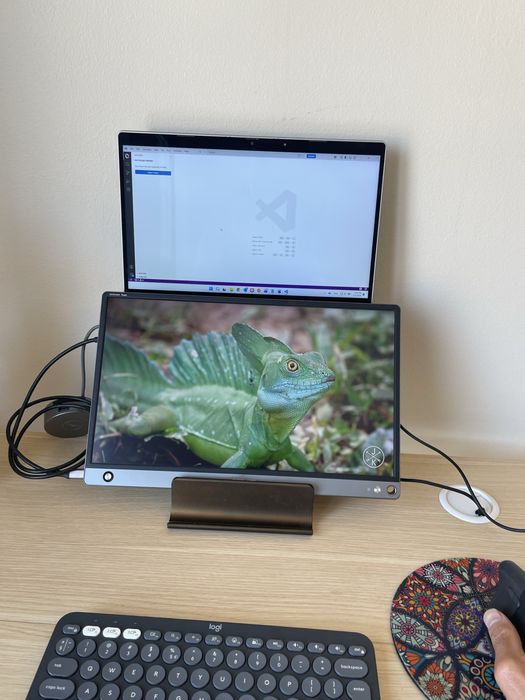 ASUS ZenScreen MB16AMT Touch 15.6” – Como Novo | Com Caixa e Acessórios