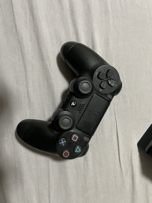 Ps4 Pro 1T (quase nova) com jogos