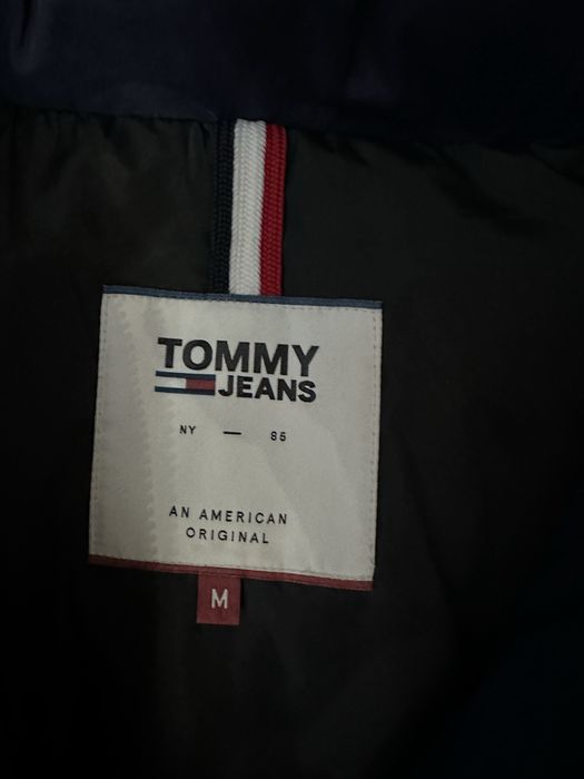 Жіночий пуховик від tommy hilfiger розмір М