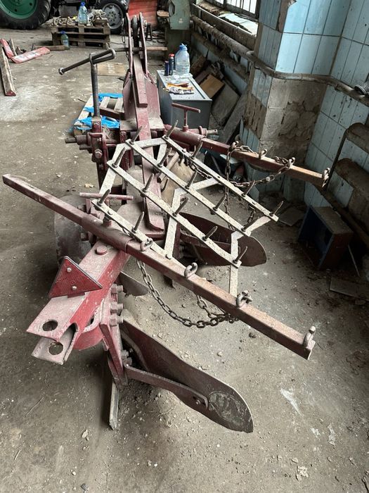 Плуг ПЛН 2-35 з посиленою рамою та бороною для тракторів Т-40