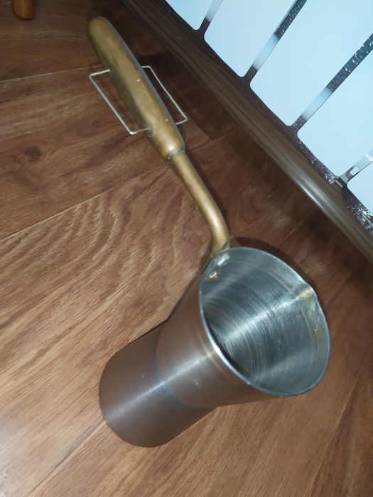 Кофеварка из нержавеющей стали.