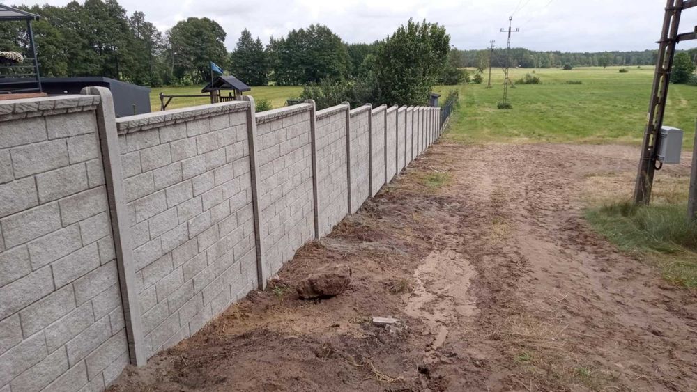 Ogrodzenia betonowe, minikoparka ,Słupki betonowe, montaż