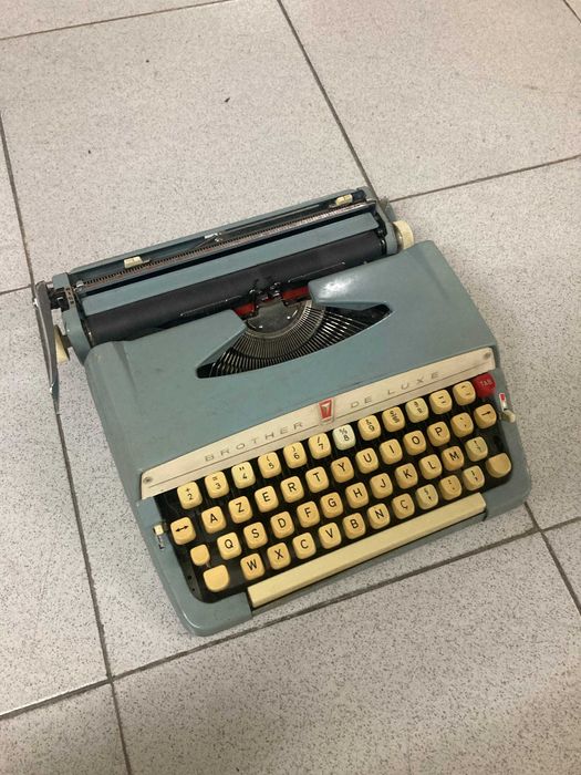 Maquina de escrever antiga Brother de luxe