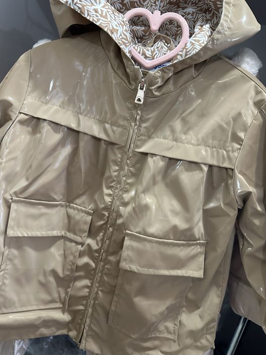 Дощовик на дівчинку