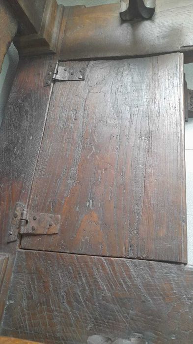 Banco Centenário de Madeira Maciça – Antigo de Mosteiro e Igreja