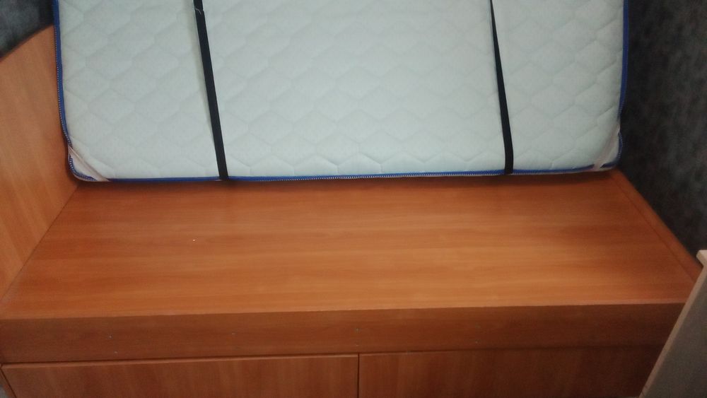 Кровать б/у ,  матрас