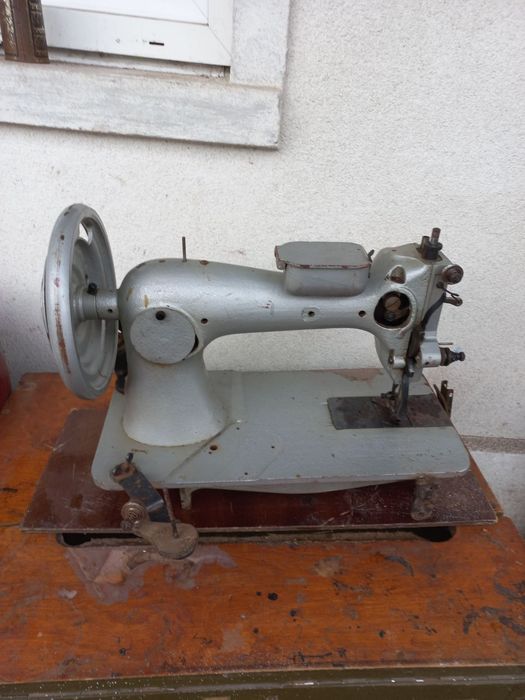 Швейна машина промислова