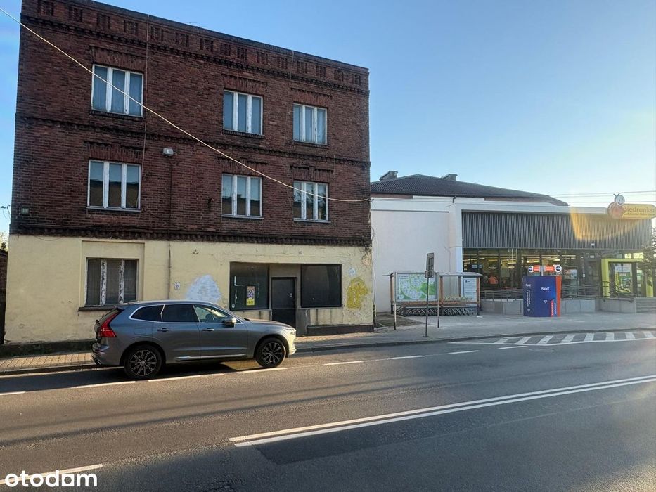 Kamienica w Podlesiu z pozwoleniem na przebudowę przy Biedronce