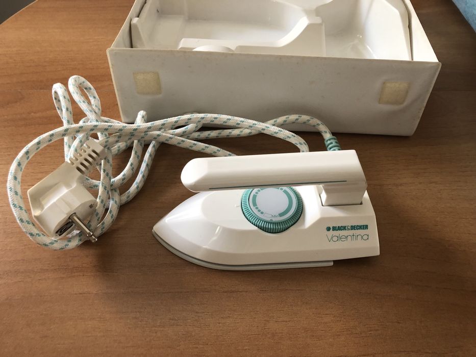 Ferro de engomar de viagem - Black & Decker -modelo VA 301