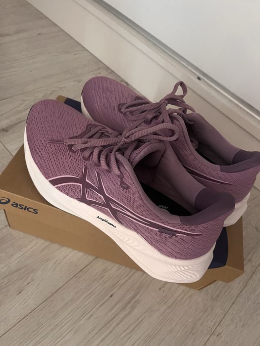Nowe buty do biegania damskie rozmiar 39.5 asics
