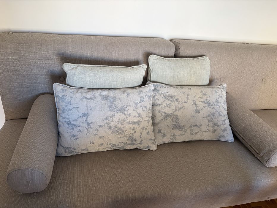 sofá-cama com braços