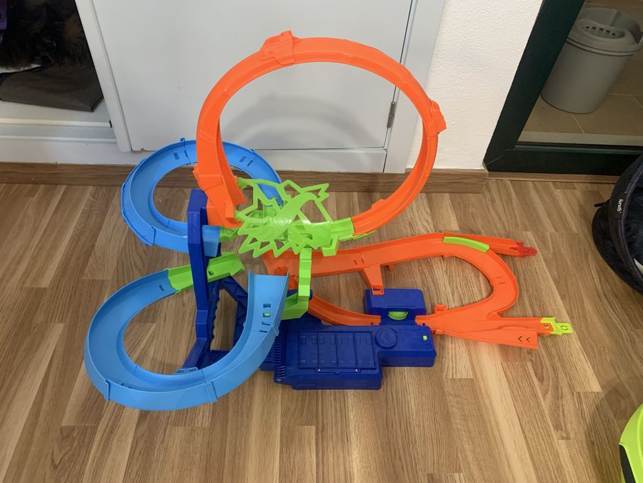 Vendo pista Hot Wheels Stunt Tracks – Mid-Air Crash em excelente estado