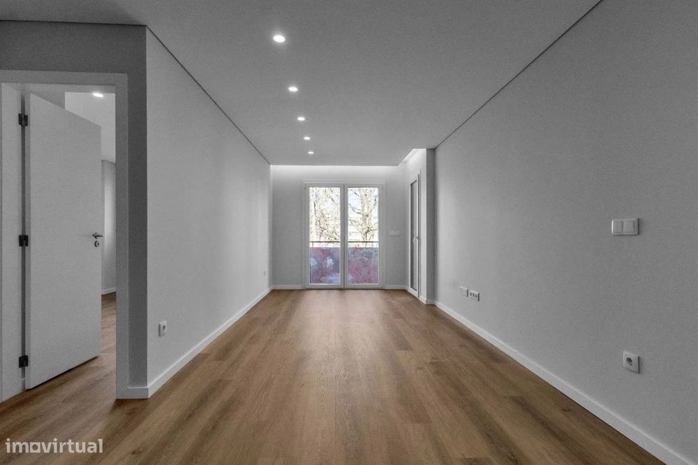T2+1 totalmente remodelado no centro de Gaia — escola à porta, metro a