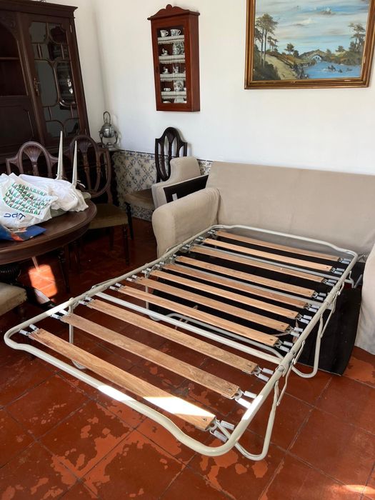 Sofá-cama bege. Individual.