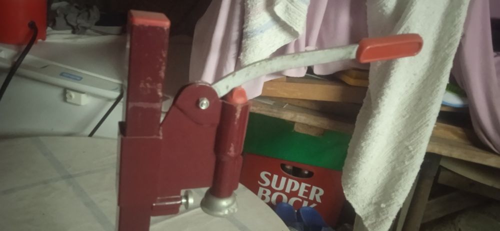 Engarrafador de cápsula manual