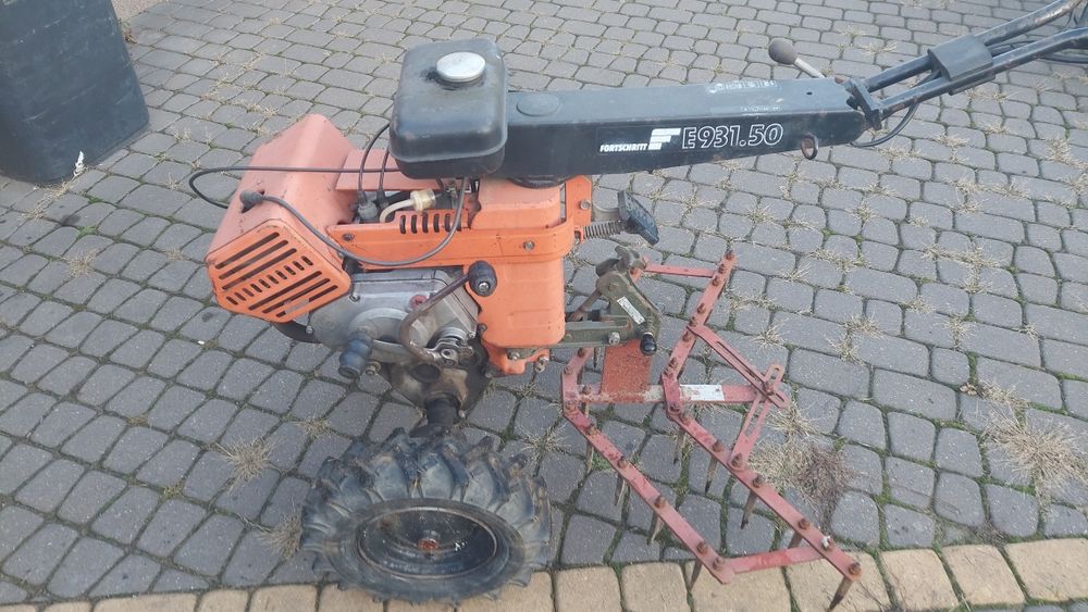 Traktorek ogrodniczy jednoosiowy