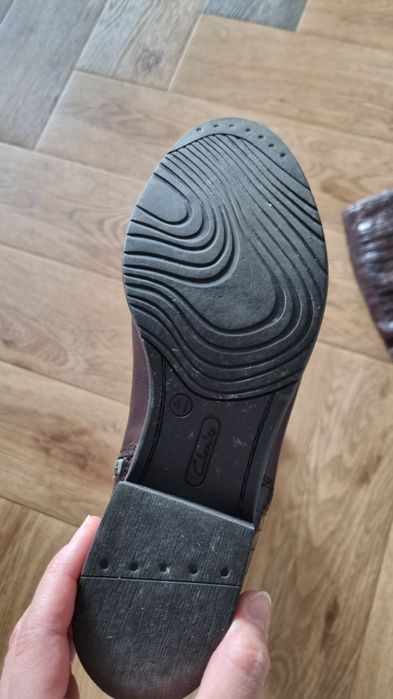 Kozaki damskie Clarks skóra