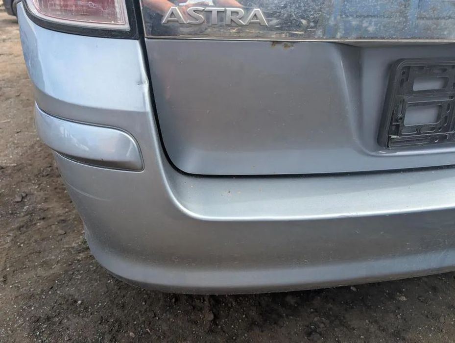 Zderzak tylny tył Opel Astra H III  kombi z163